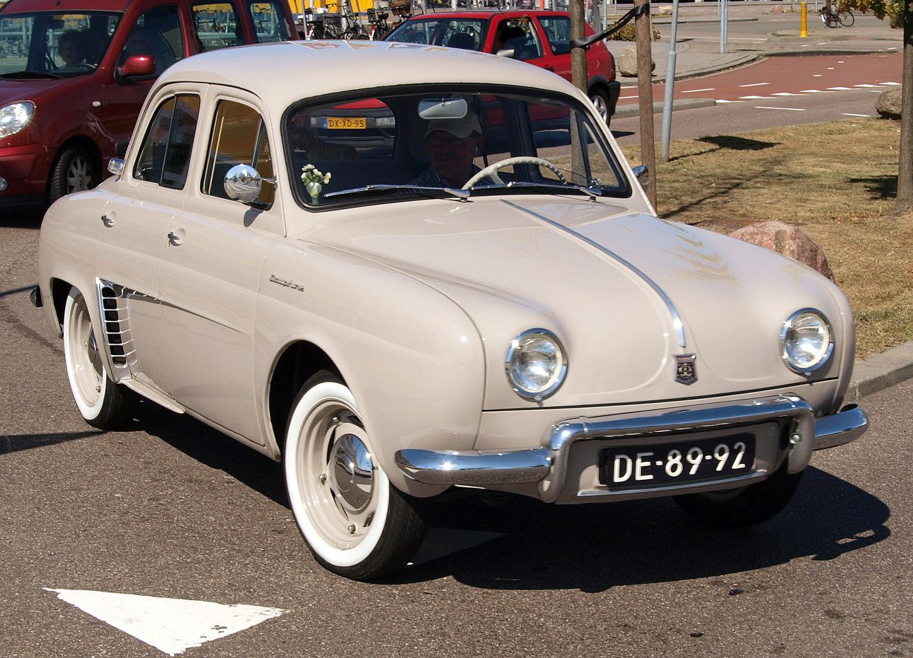 Renault Dauphine technical specifications and fuel economy
